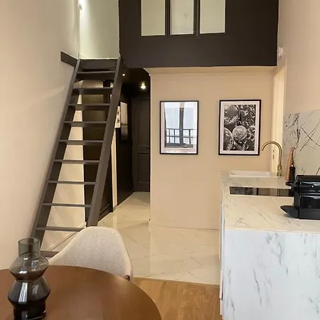 Cartier Apartment *